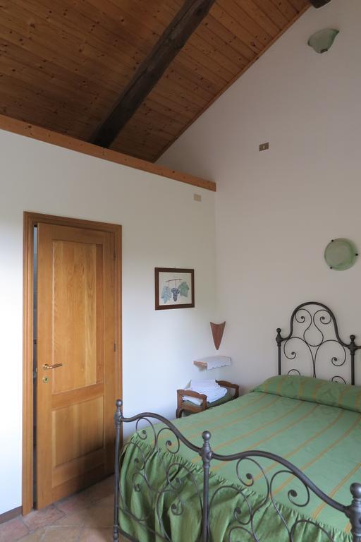 Agriturismo Rupestr Villa Canelli Værelse billede